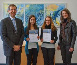 Schulleiter Markus Ratajski, Teresa Wolf Seara, Anna-Lena Kemmerich, Biologielehrerin Hildegard Stegmaier