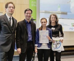 Dr. Stefan Klatt, Leiter der Bayer Pharma AG Bergkamen, Staatssekretär Ludwig Hecke, Teresa Wolf Seara, Biologielehrerin Hildegard Stegmaier